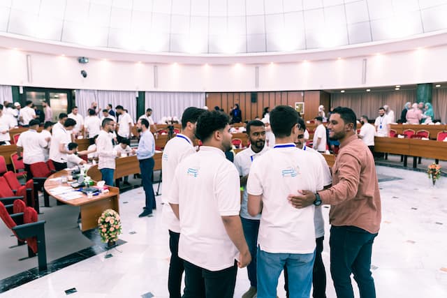 بناء العلاقات والتشبيك