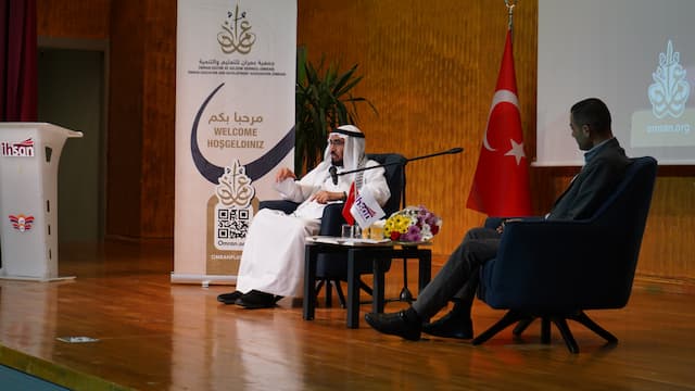 المحاضرات والجلسات الحوارية